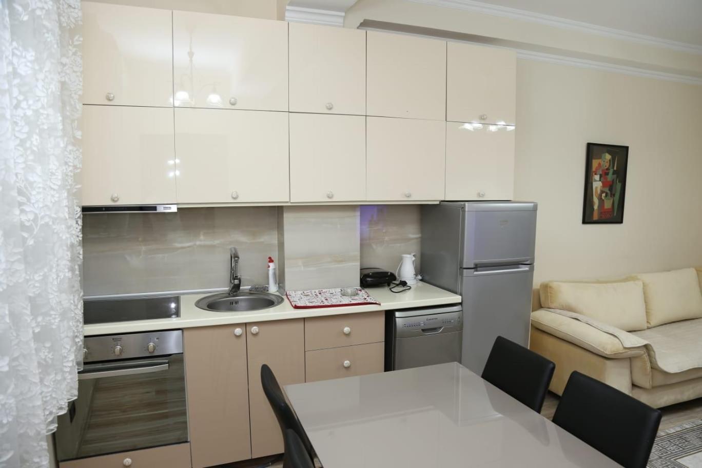 Ergi'S Host Apartment تيرانا المظهر الخارجي الصورة